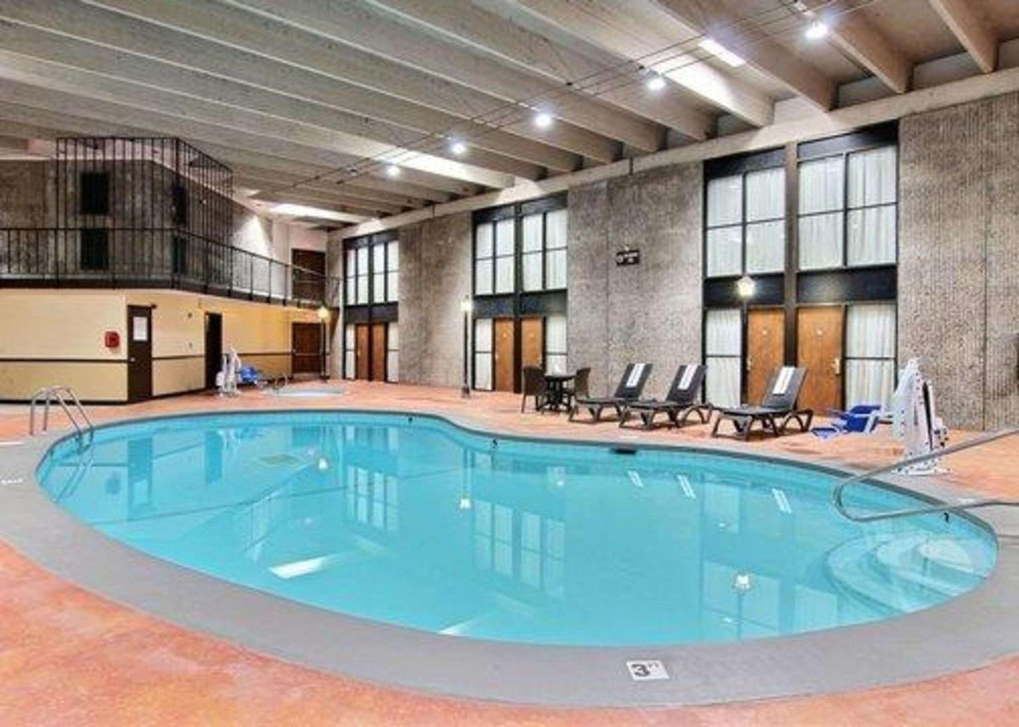 Quality Inn Thief River Falls Exterior photo