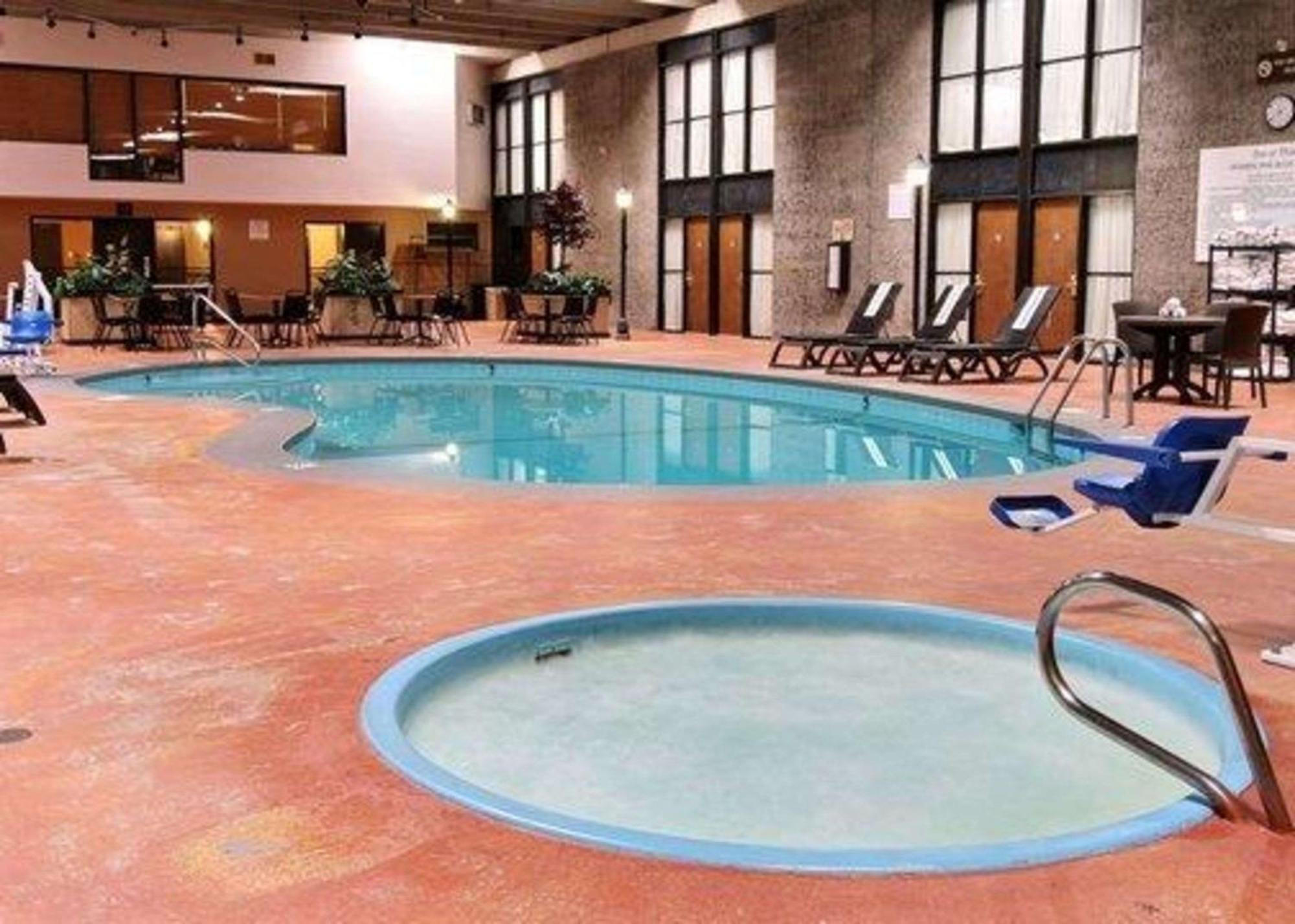 Quality Inn Thief River Falls Exterior photo