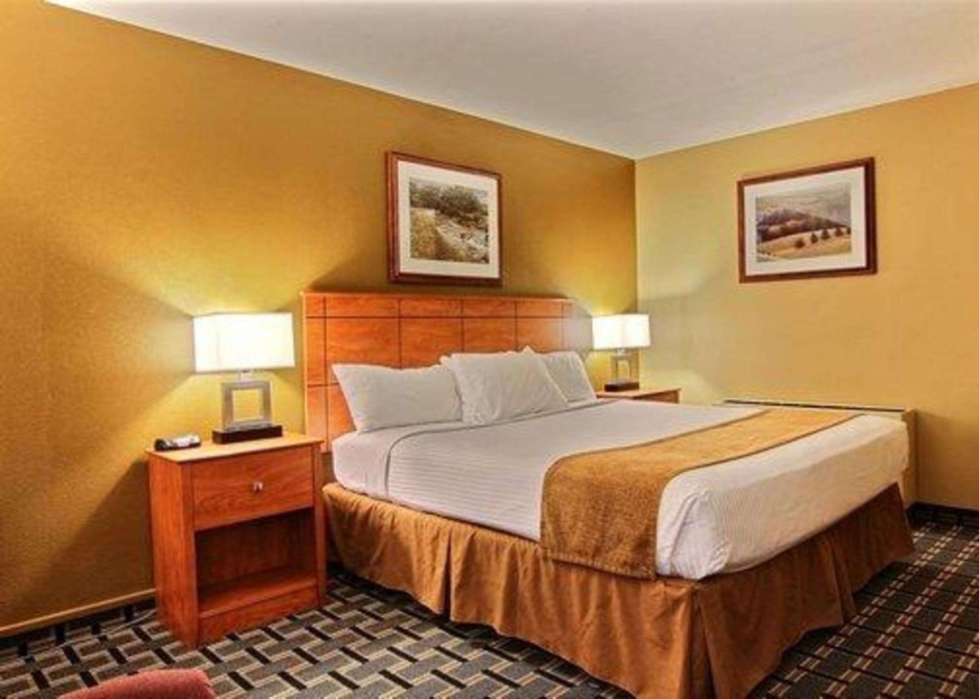 Quality Inn Thief River Falls Exterior photo