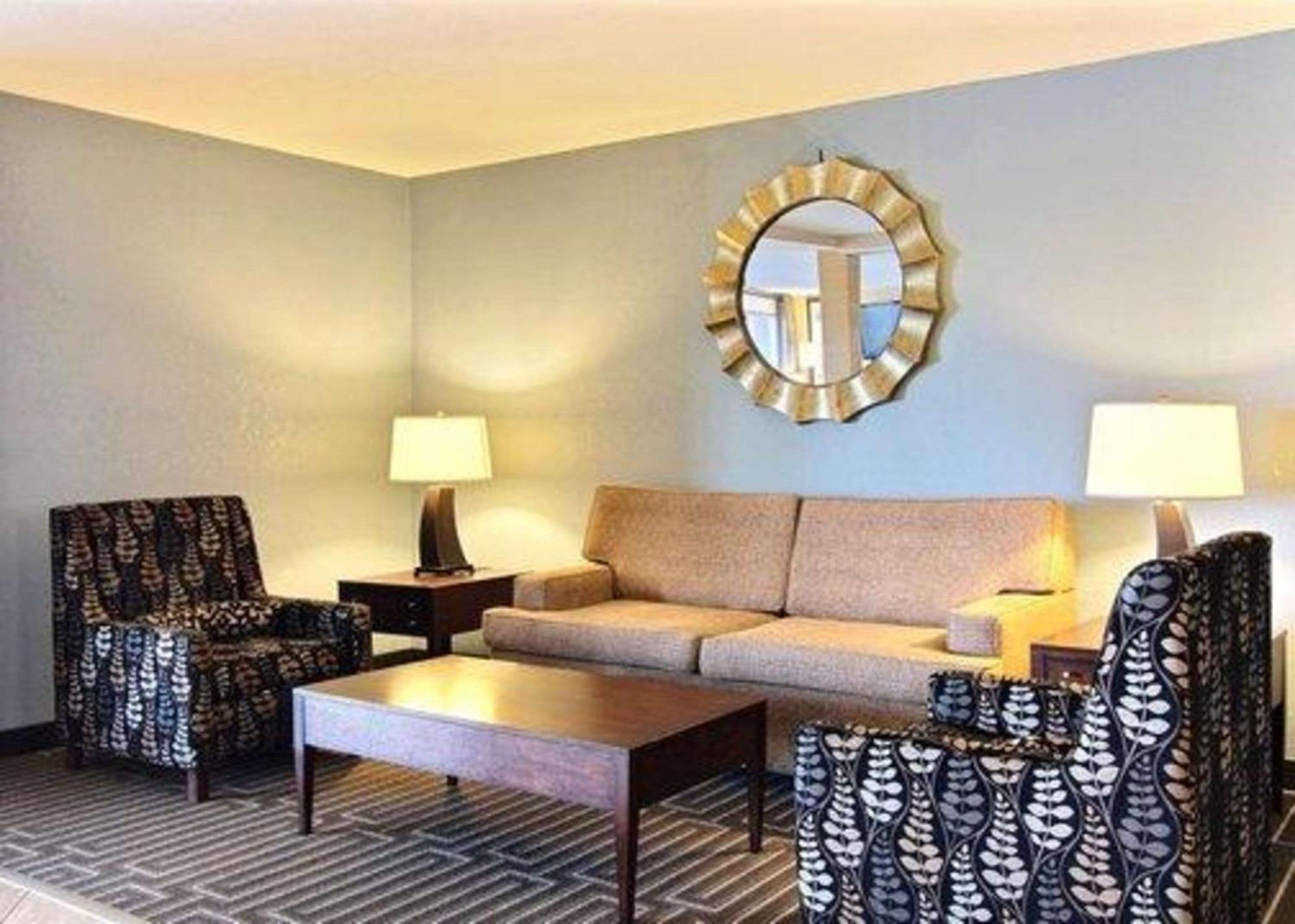 Quality Inn Thief River Falls Exterior photo