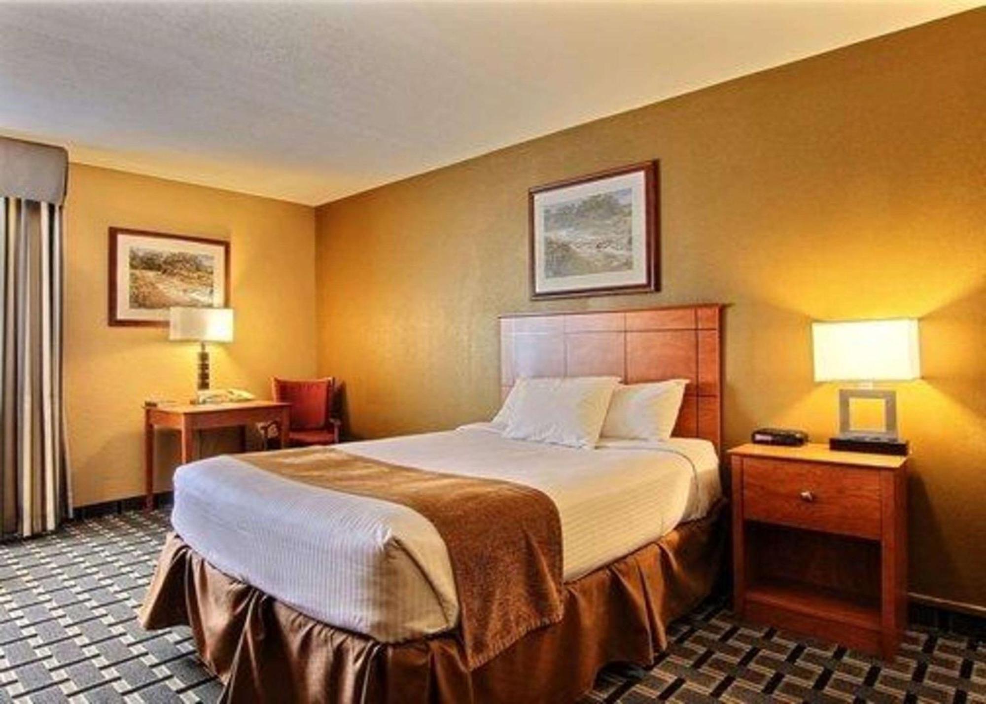 Quality Inn Thief River Falls Exterior photo