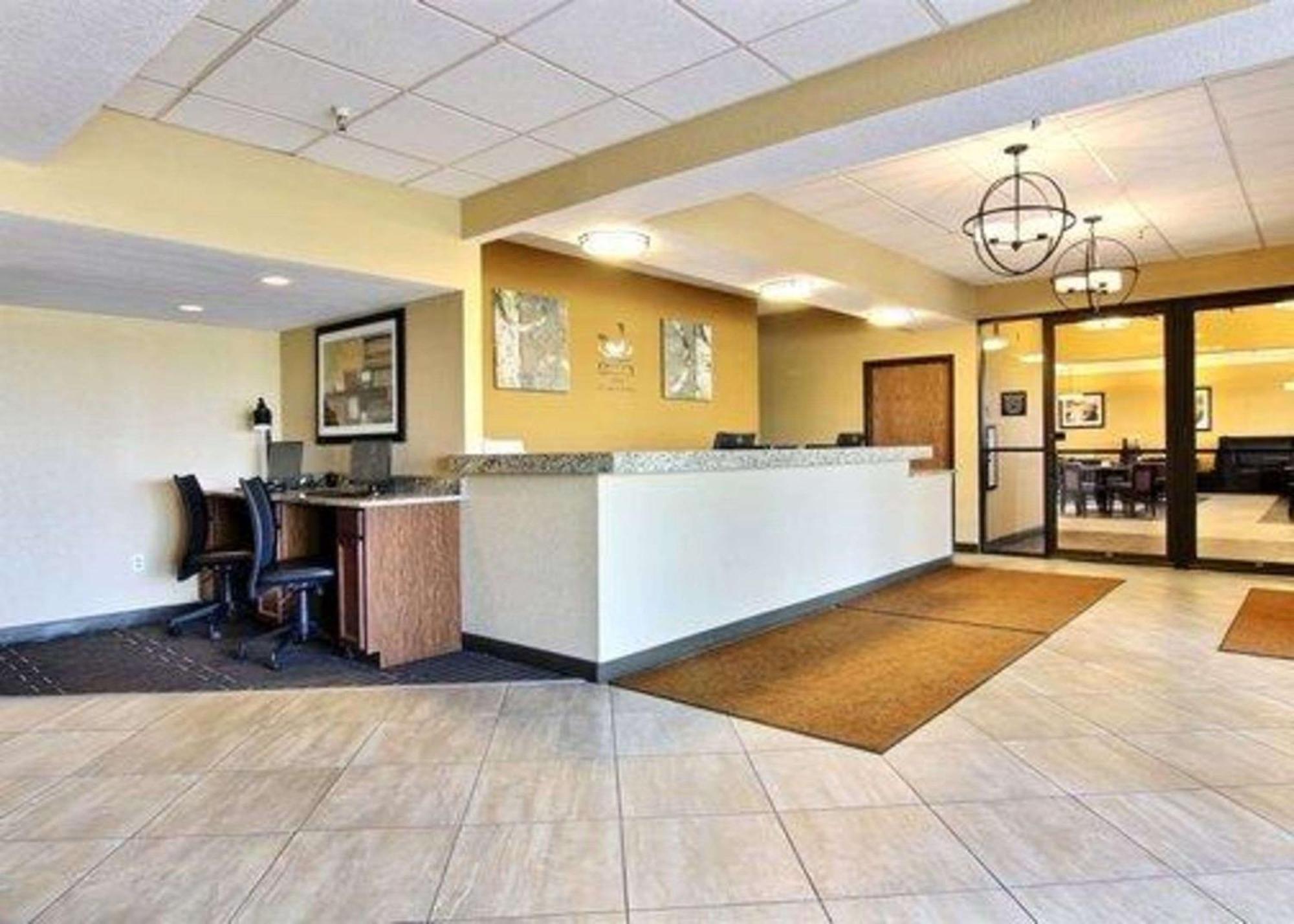 Quality Inn Thief River Falls Exterior photo